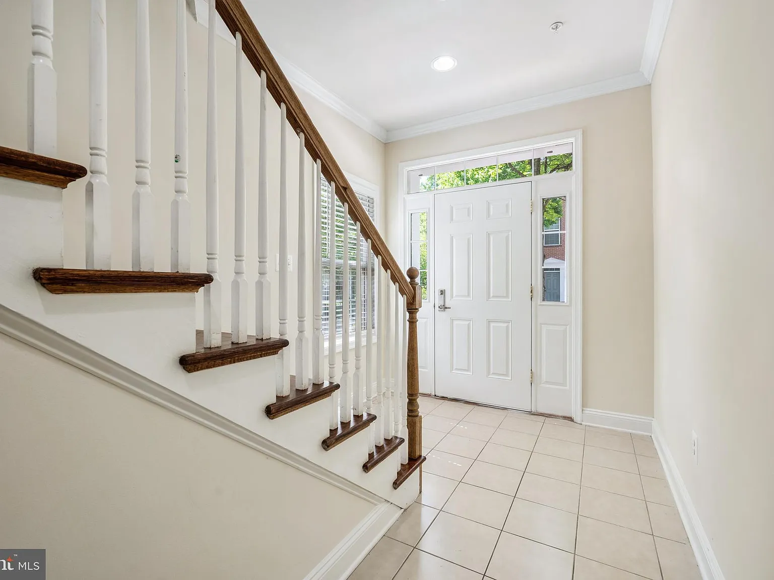 3 bed, 3.5 bath, 1572 sqft, $3,500 — Photo 4