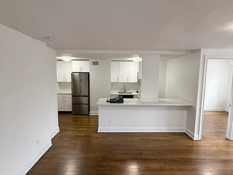 145 E 15th St #7 — Photo 4