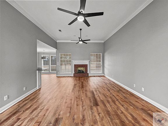 5th image of 1125 Beaver Lake Dr