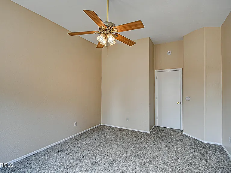 31111 N Claridge Cir — Photo 10