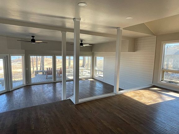 3rd image of 3 Lakeview Dr