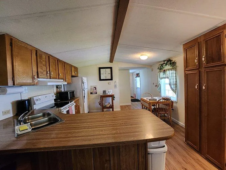 21 Karen St #21 — Photo 6