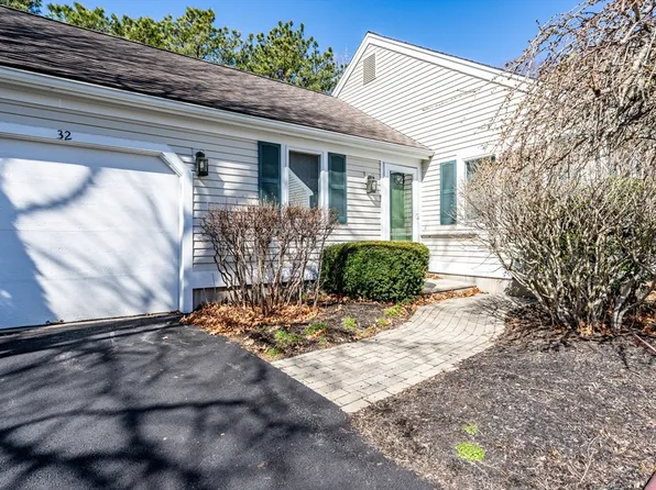 32 Portside Dr #111, Mashpee, MA 02649