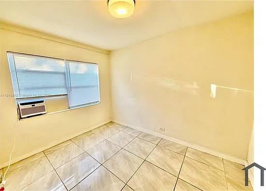 2571 NW 13th Ct — Photo 9