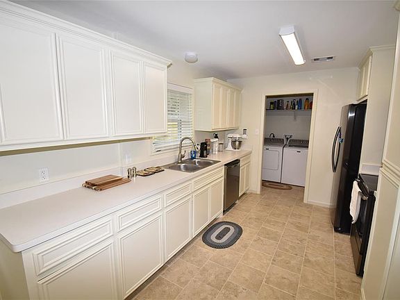 3rd image of 10622 Thornlea Dr
