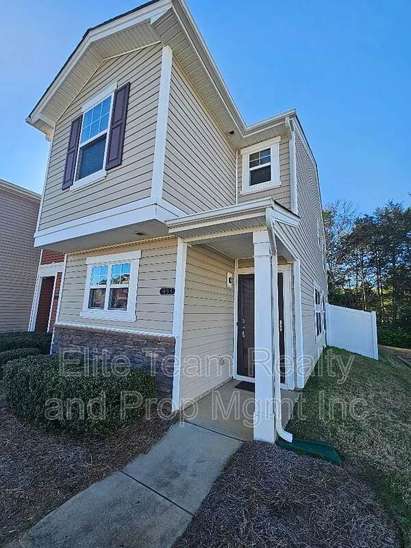 2 bed, 2.5 bath, 1208 sqft, $1,950 — Photo 1