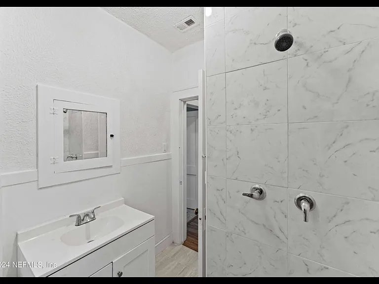 124 W 25th St — Photo 6