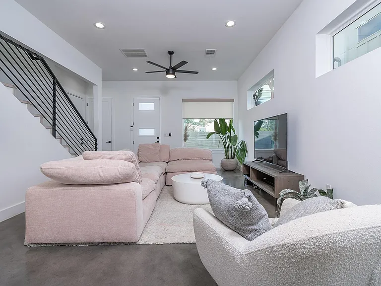 1419 Montopolis Dr #1 — Photo 7