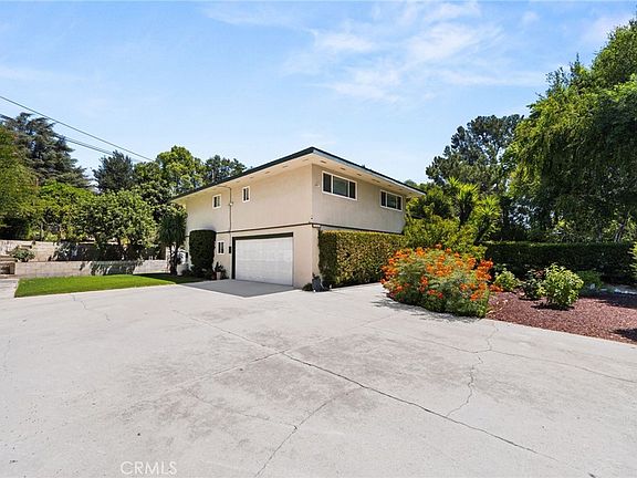 3rd image of 2449 Euclid Cres E