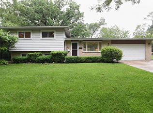 858 Barberry Rd, Highland Park, IL 60035