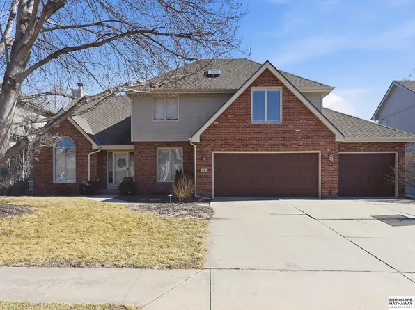 421 S 161st St, Omaha, NE 68118