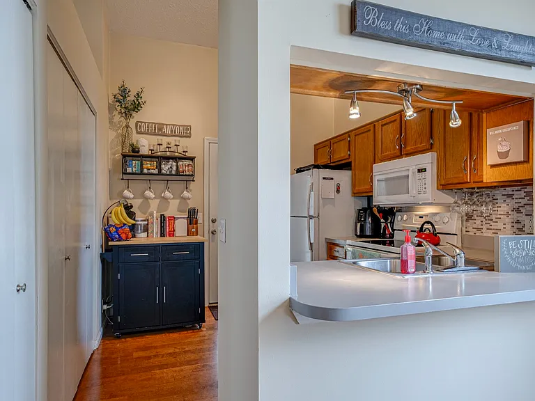 4002 Farmingham Woods Dr — Photo 9