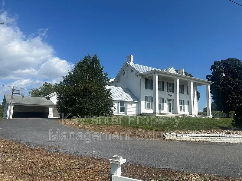 4 bed, 3.0 bath, 3500 sqft, $2,100 — Photo 3