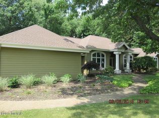 2151 Hunters Run Dr NE, Ada, MI 49301