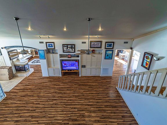3rd image of 224 Pear Tree Ln