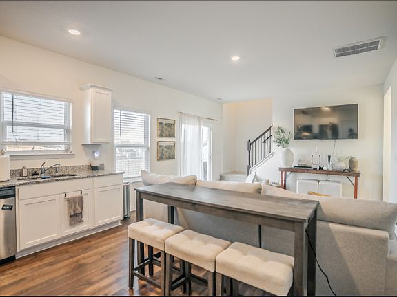 4th image of 1044 Curly Top Ln