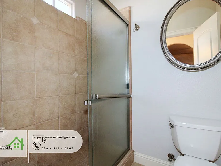 2052 Hedgerow Ave — Photo 23