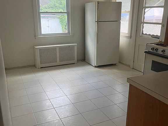5th image of 6 Tremont Ave Floor 1