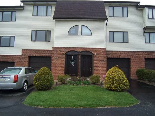 104 Wingate Dr, Pittsburgh, PA 15205