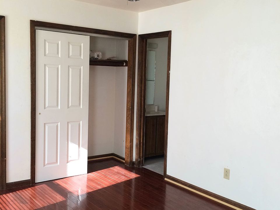 2nd image of 5647 Trafalgar Arch