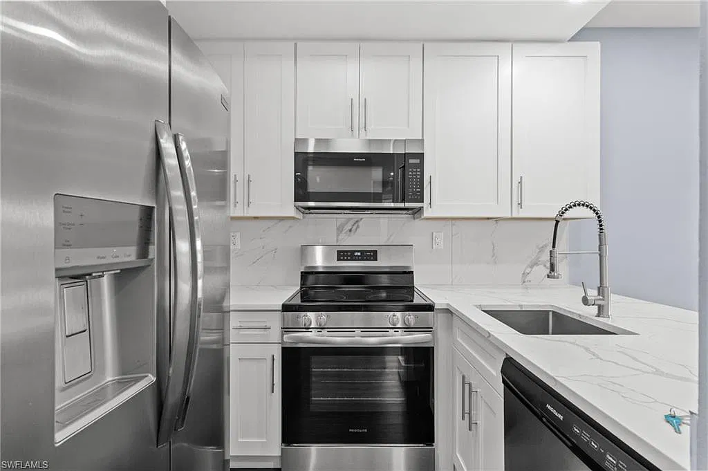 2 bed, 2.0 bath, 965 sqft, $2,300 — Photo 4