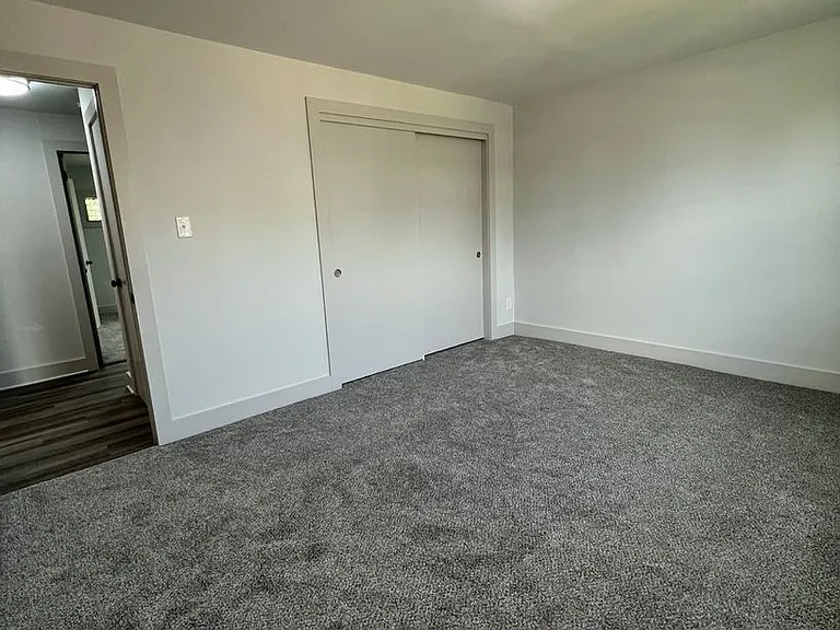 West Gate Apartments — Photo 25