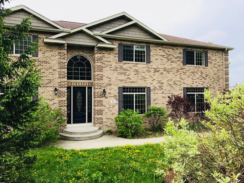 1st image of 22 Kingsview Ln N