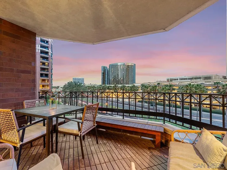 500 W Harbor Dr #504 — Photo 21