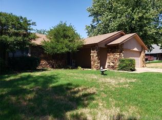 3005 W 69th St, Tulsa, OK 74132