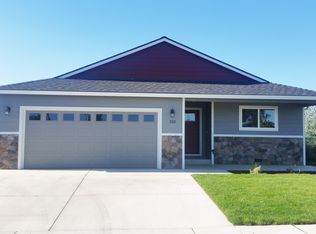 207 Singing Grass Dr, Central Pt, OR 97502