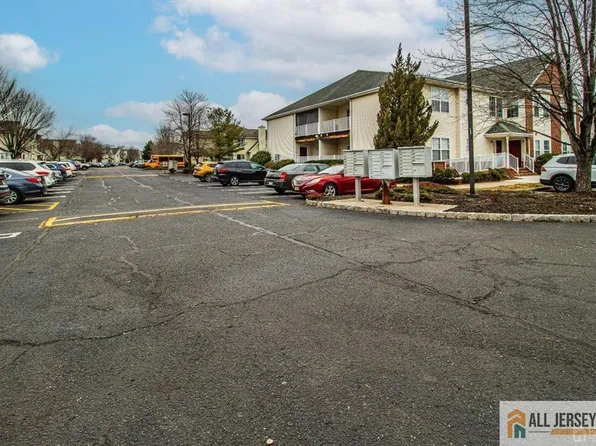 236 Pinelli Dr, Piscataway, NJ 08854