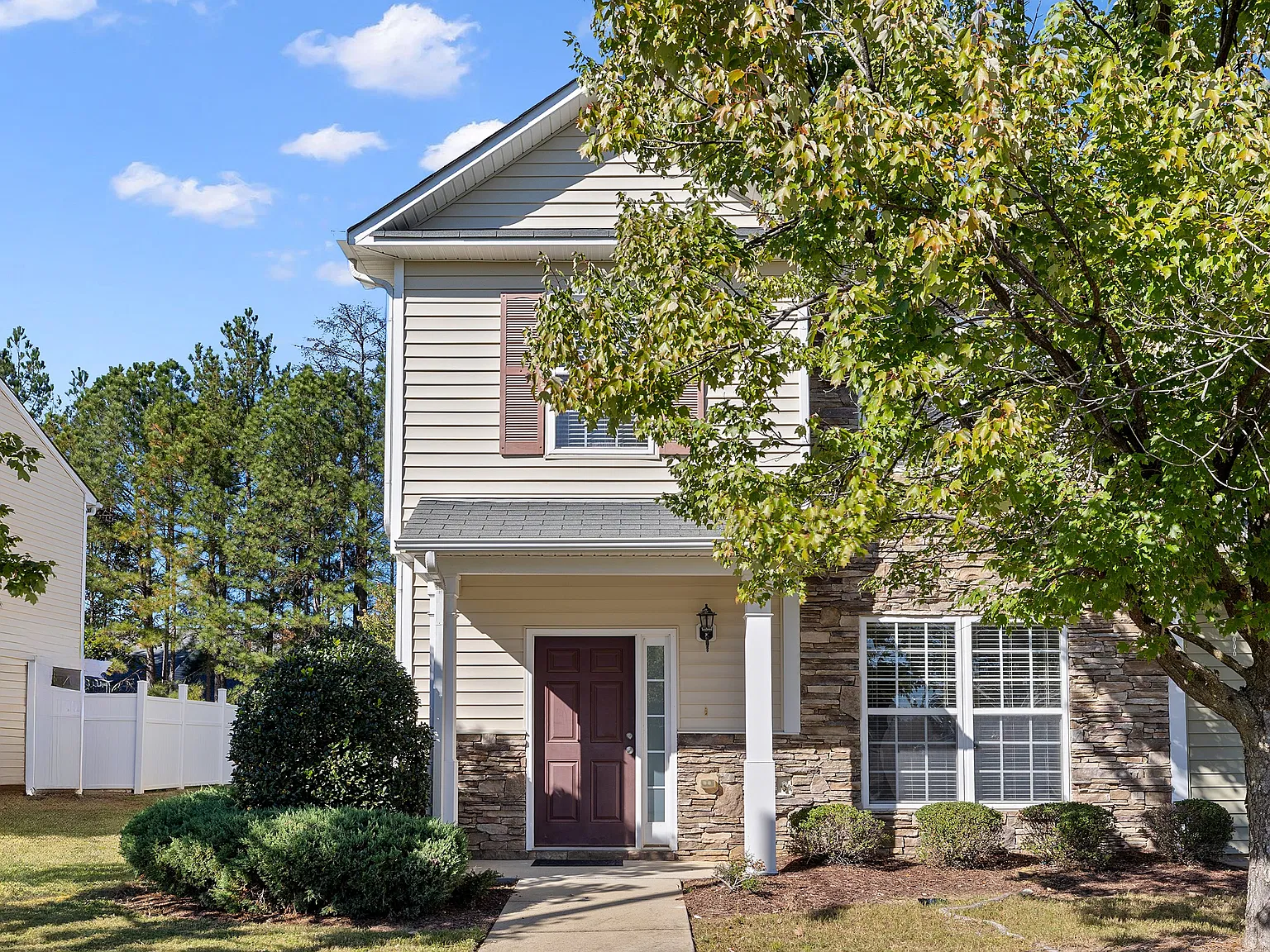 3 bed, 2.5 bath, 1476 sqft, $1,600 — Photo 1
