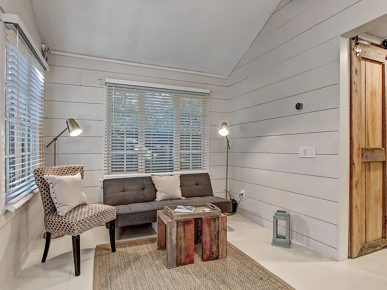 4050 McGirts Blvd — Photo 10