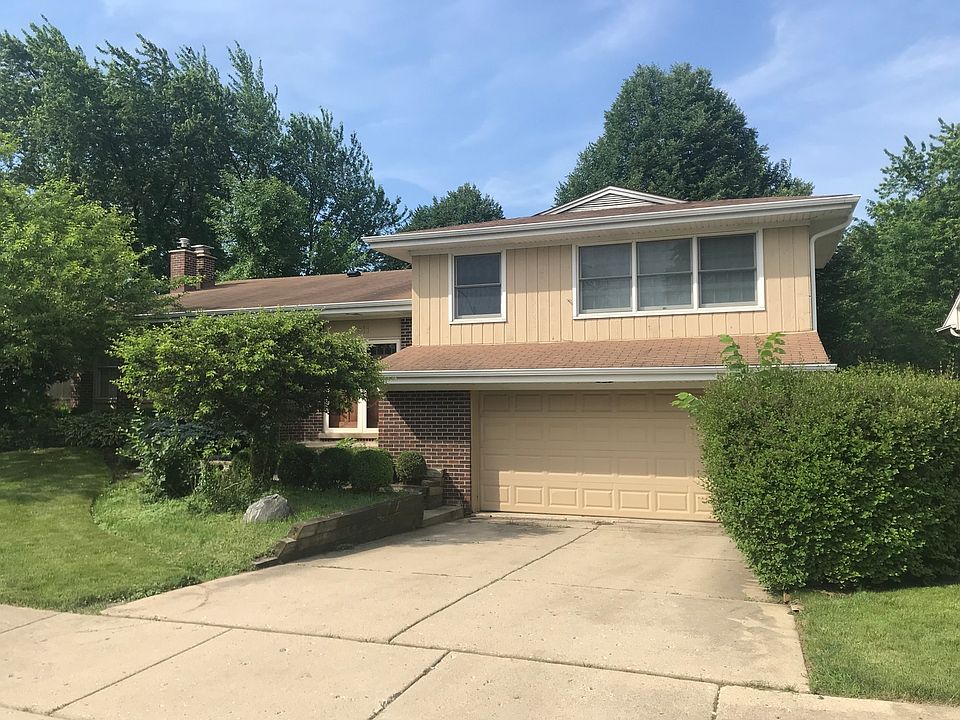 1st image of 811 E Crabtree Dr