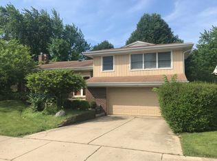 811 E Crabtree Dr, Arlington Heights, IL