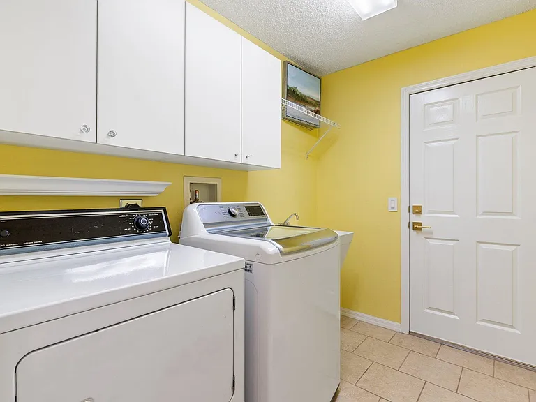 734 Winifred Way — Photo 25