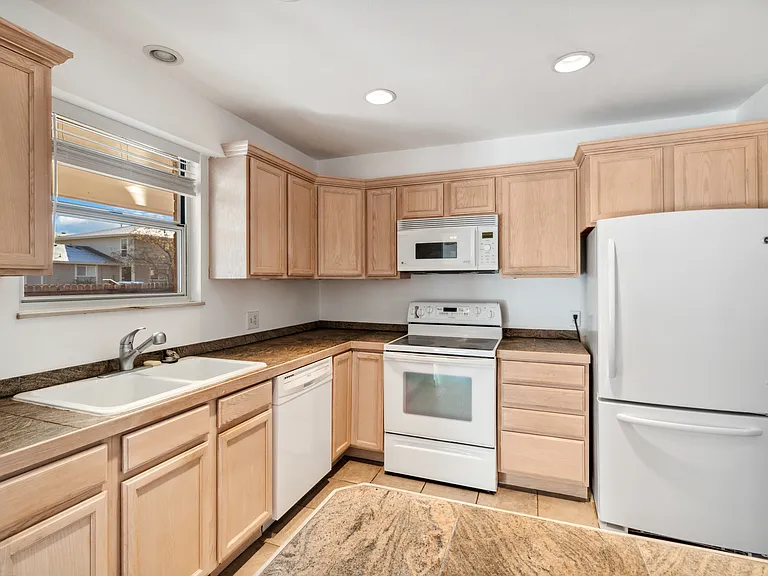 1200 S Monaco Street Pkwy #26 — Photo 5