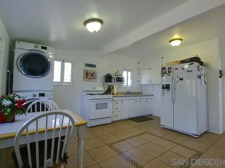 3970 Harney St — Photo 10