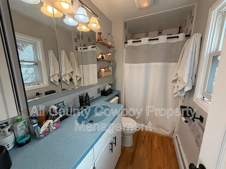 328 Stuart St — Photo 8