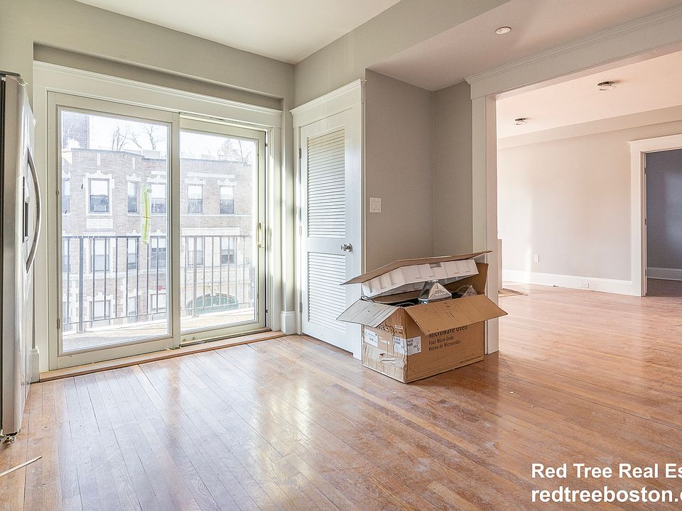 1st image of 190 Kelton St APT 3