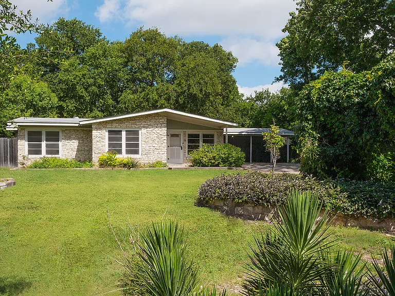 11504 Oakwood Dr — Photo 3