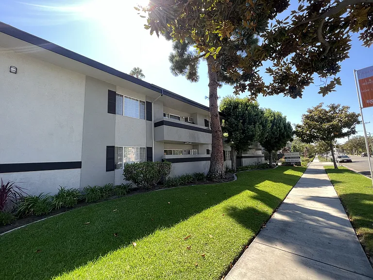 Cross Roads Apartment Homes — Photo 8