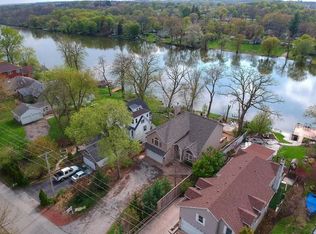 6N220 Riverside Dr, St Charles, IL 60174