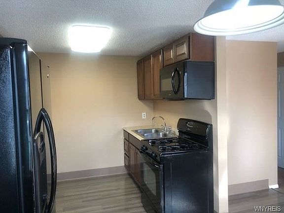 4th image of 1366 Independence Dr