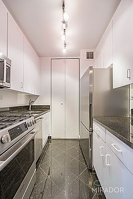 4th image of 145 W 67th St APT 18J
