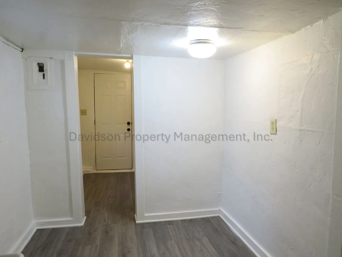 Updated Cottage Centrally Located Near The Olympic Training Center — Photo 2
