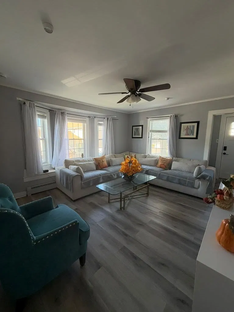 3 bed, 2.0 bath, 1400 sqft, $3,700 — Photo 3