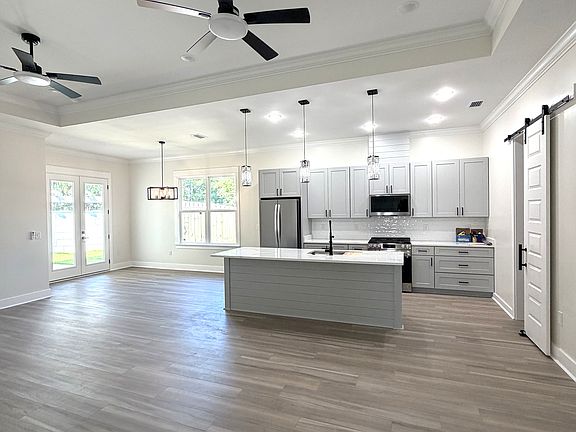 5th image of 8197 Carmel Cir