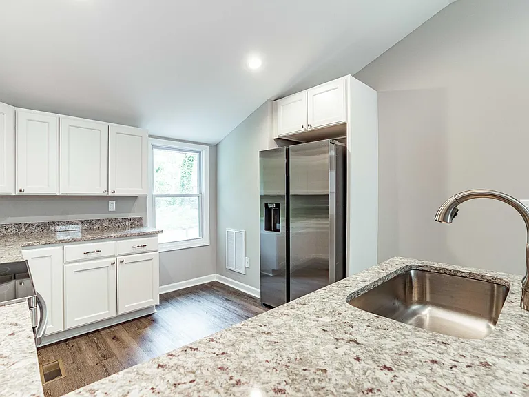 410 Longfellow St — Photo 14