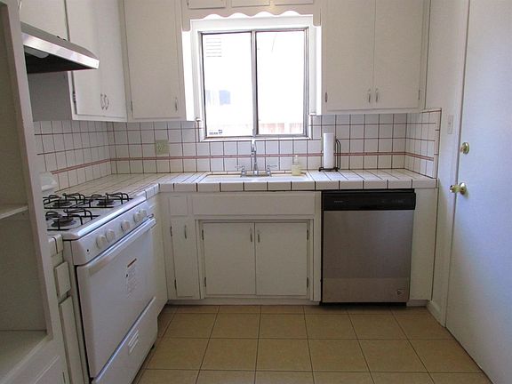 Classic Kitchen with upgrades!